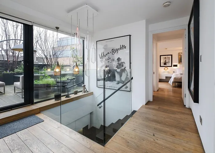 Stunning 3 Bedroom, 3 Bathroom Duplex With Terrace