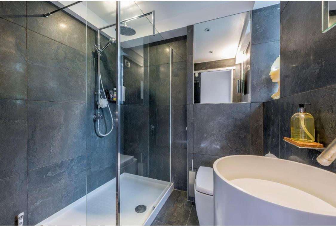 Апартаменты Stunning 3 Bedroom, 3 Bathroom Duplex With Terrace Лондон